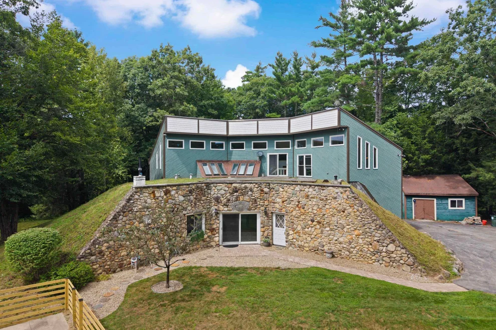 Unit for sale at 101 Black Brook, Goffstown, NH 03045