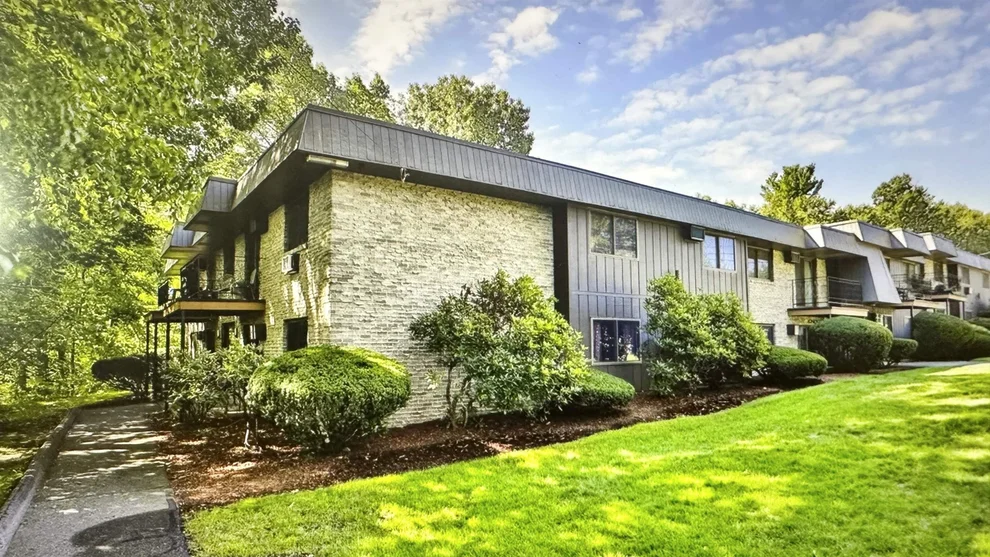 Unit for sale at 12 Strawberry Bank, Nashua, NH 03062