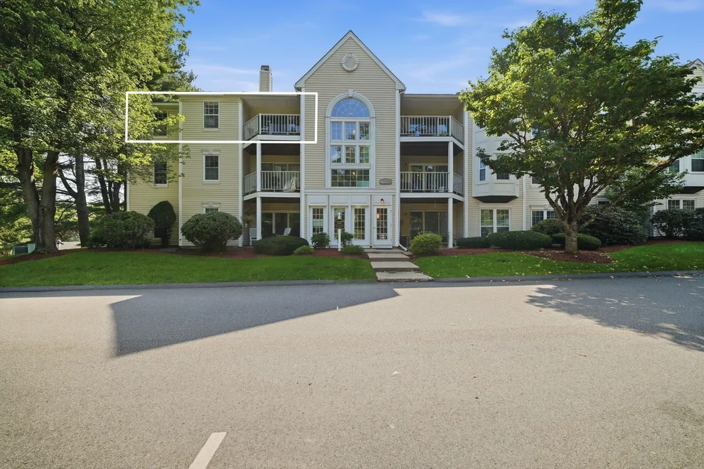 Unit for sale at 3 Galloway, Merrimack, NH 03054