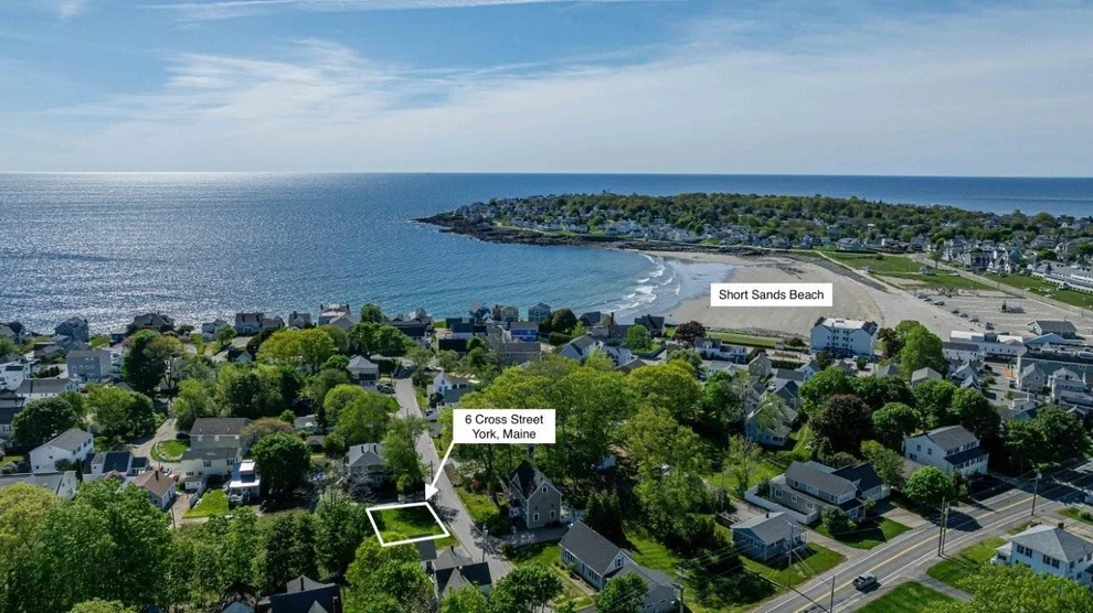 Unit for sale at 6 Cross, York, ME 03909