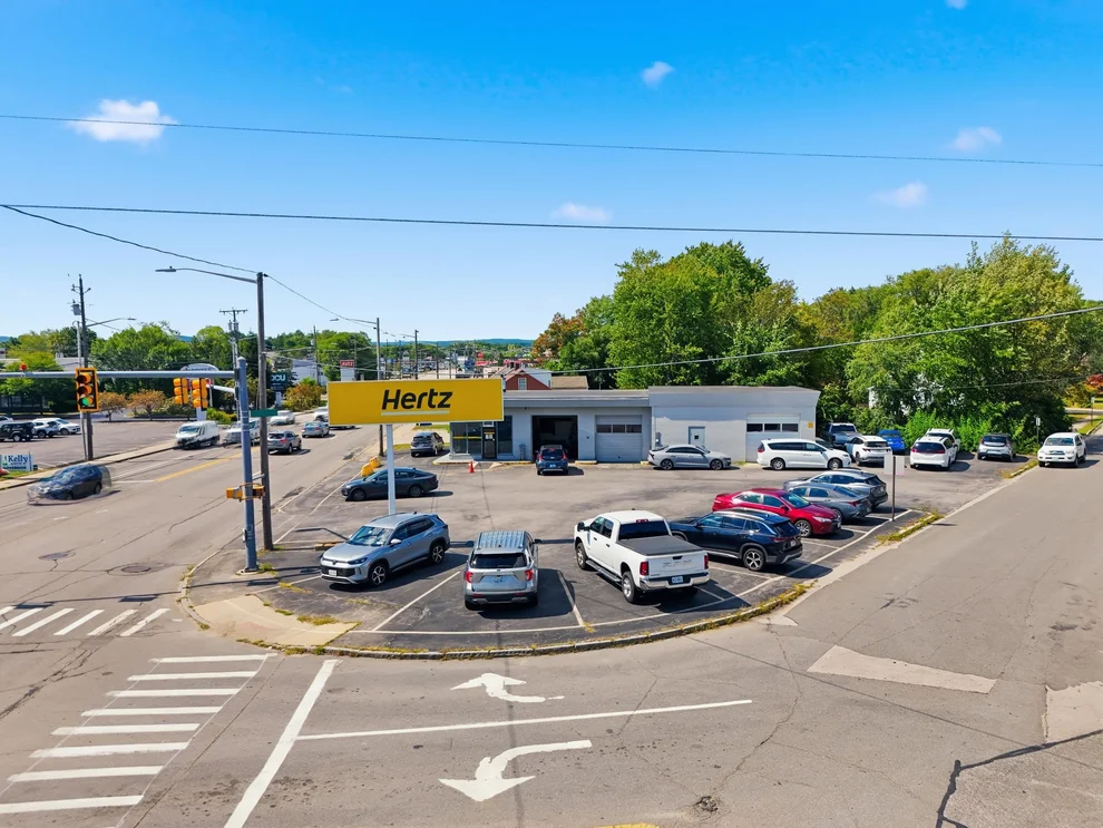 Unit for sale at 428 South Willow, Manchester, NH 03103