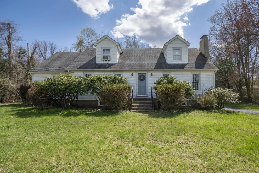 Unit for sale at 91 Hampstead, Derry, NH 03038