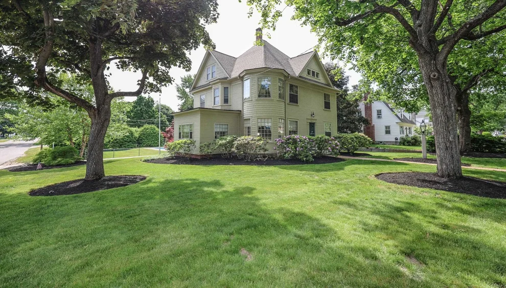Unit for sale at 27 Eastman, Nashua, NH 03060