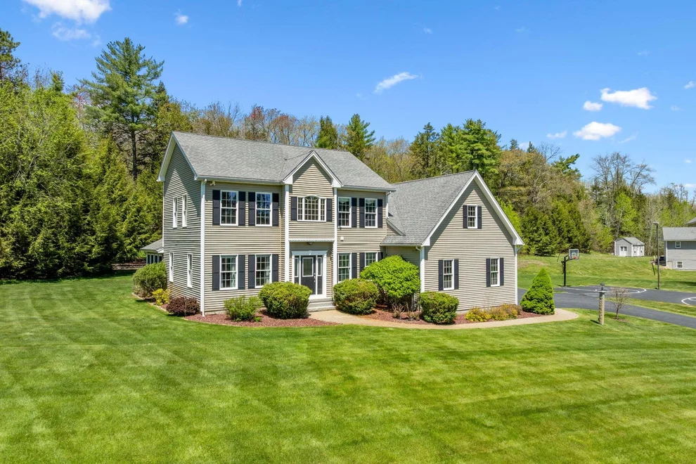 Unit for sale at 17 Mcqueston, Auburn, NH 03032