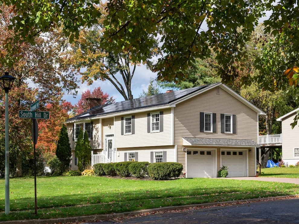 Unit for sale at 16 Greenwood, Essex Junction, VT 05452
