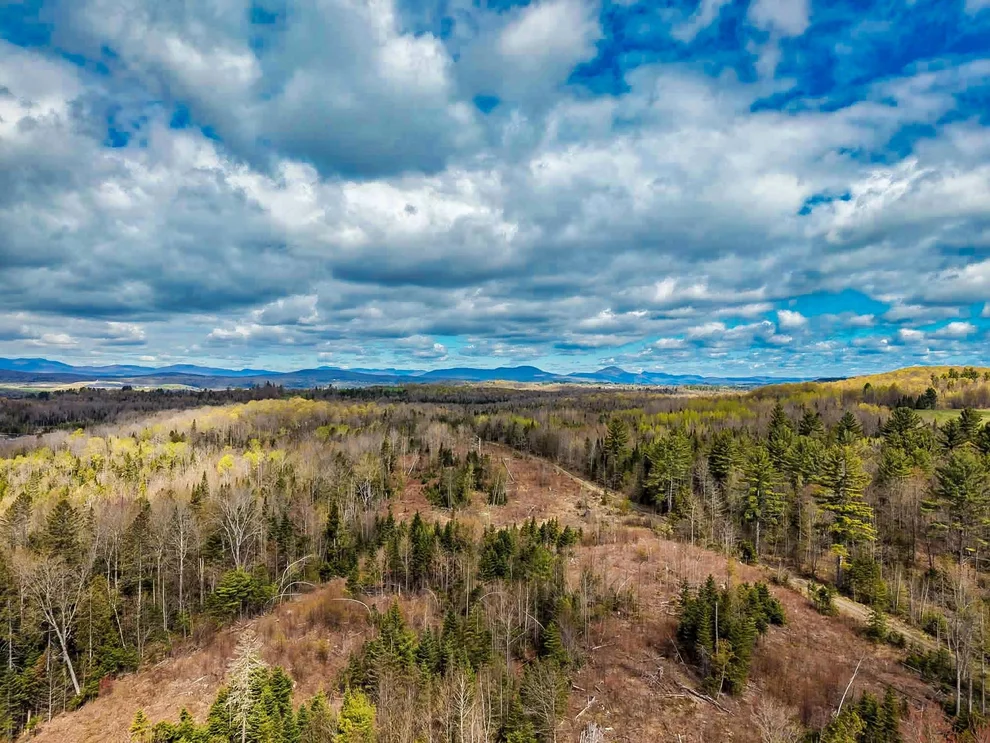 Unit for sale at 4334 Hinman Settler, Derby, VT 05829