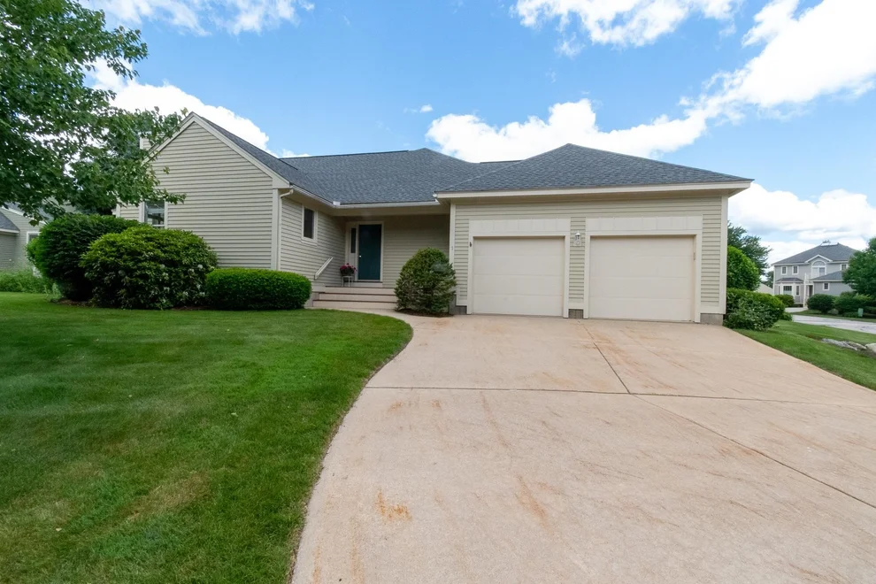 Unit for sale at 7 St Andrews, Bedford, NH 03110