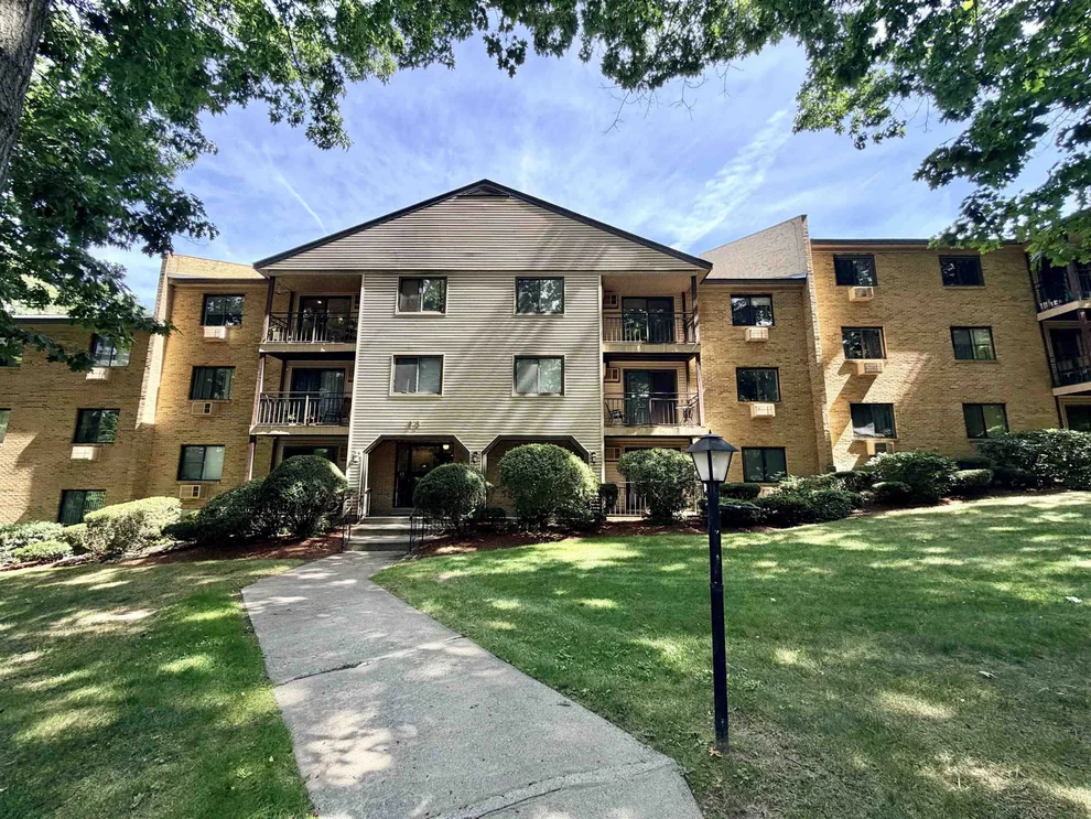 Unit for sale at 19 Country Club, Manchester, NH 03102