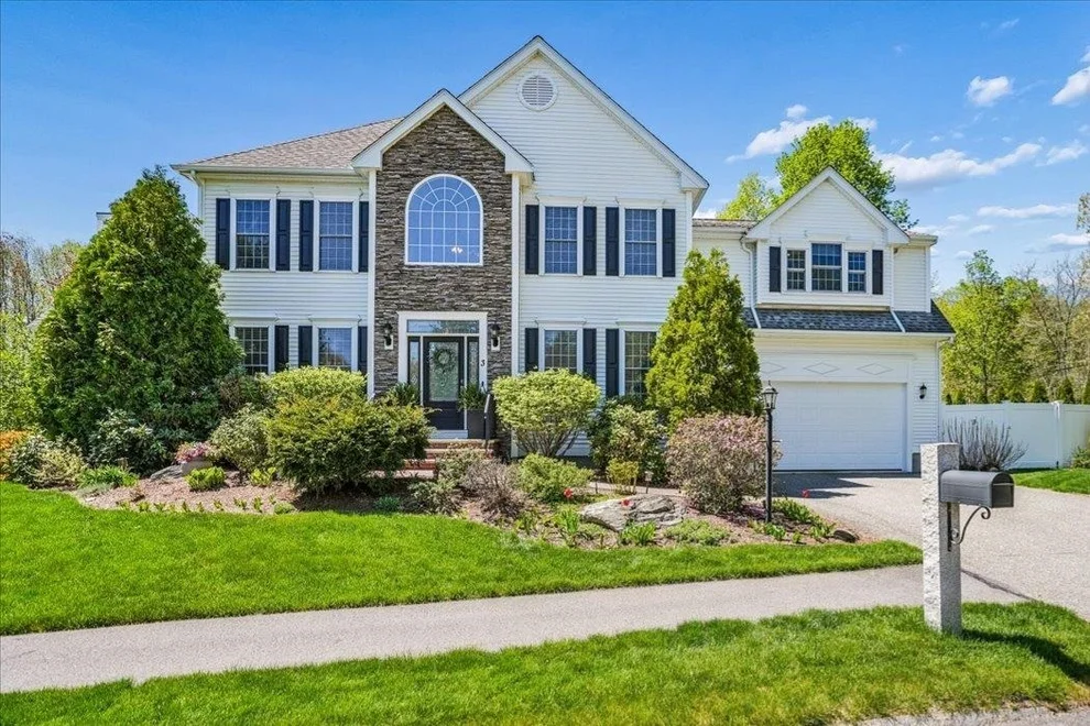 Unit for sale at 3 Crimson, Nashua, NH 03063