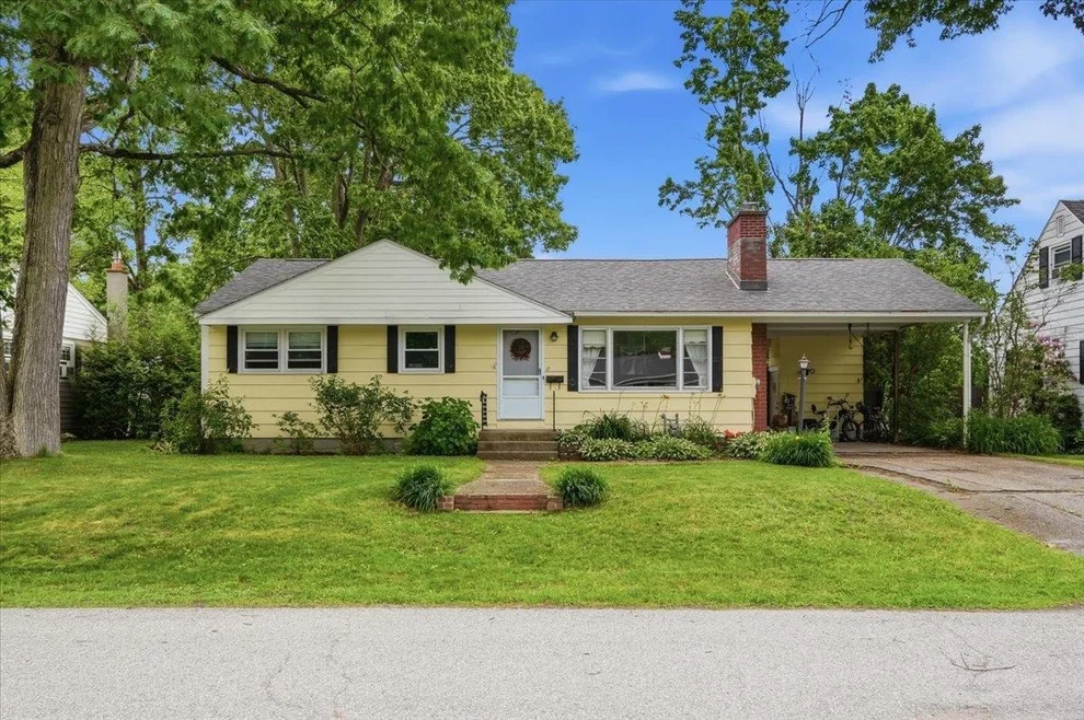 Unit for sale at 17 Rotunda, Essex Junction, VT 05452