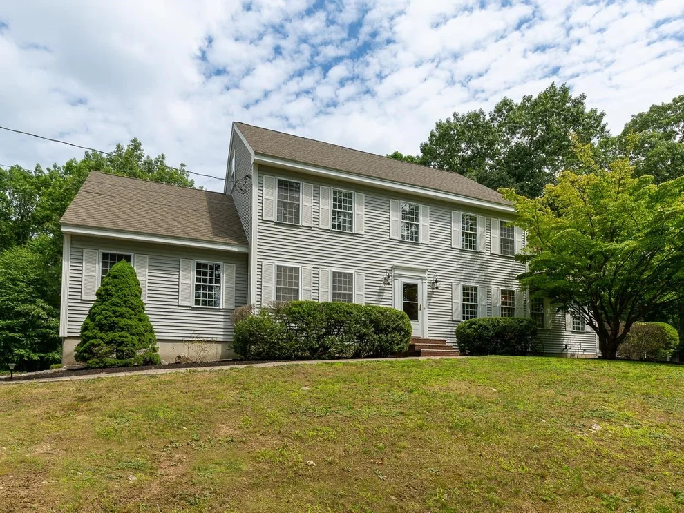 Unit for sale at 13 Cottonwood, Plaistow, NH 03865