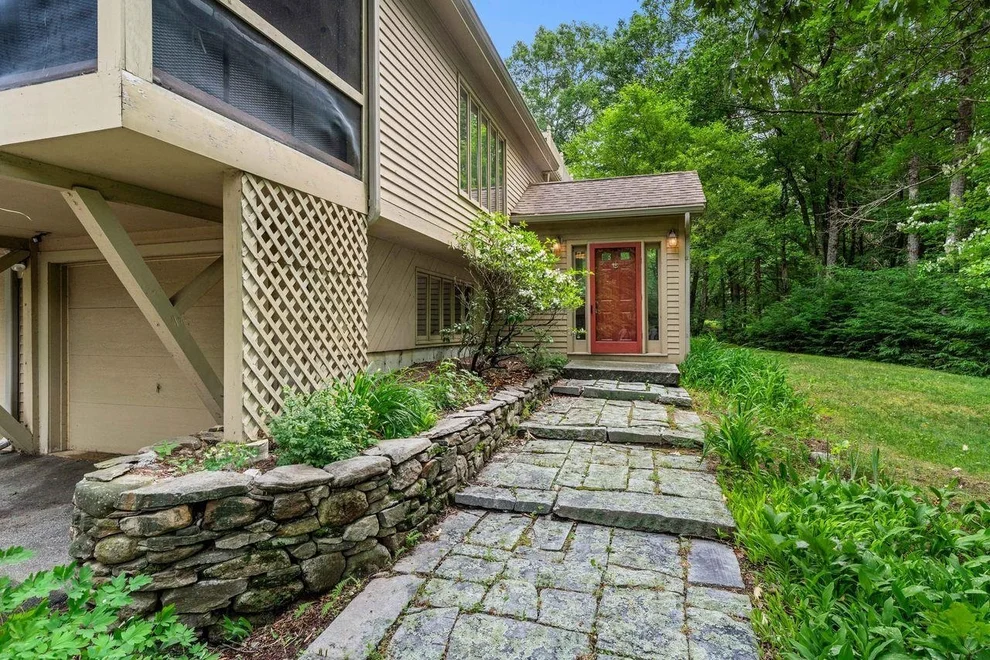 Unit for sale at 9 Pavillion, Amherst, NH 03031