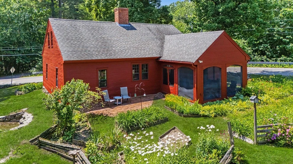 Unit for sale at 16 Perkins, Londonderry, NH 03053