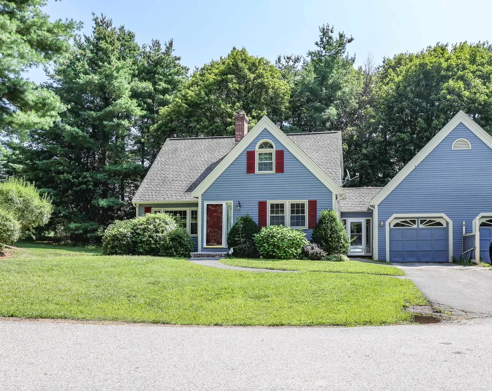 Unit for sale at 212 Winding Pond, Londonderry, NH 03053
