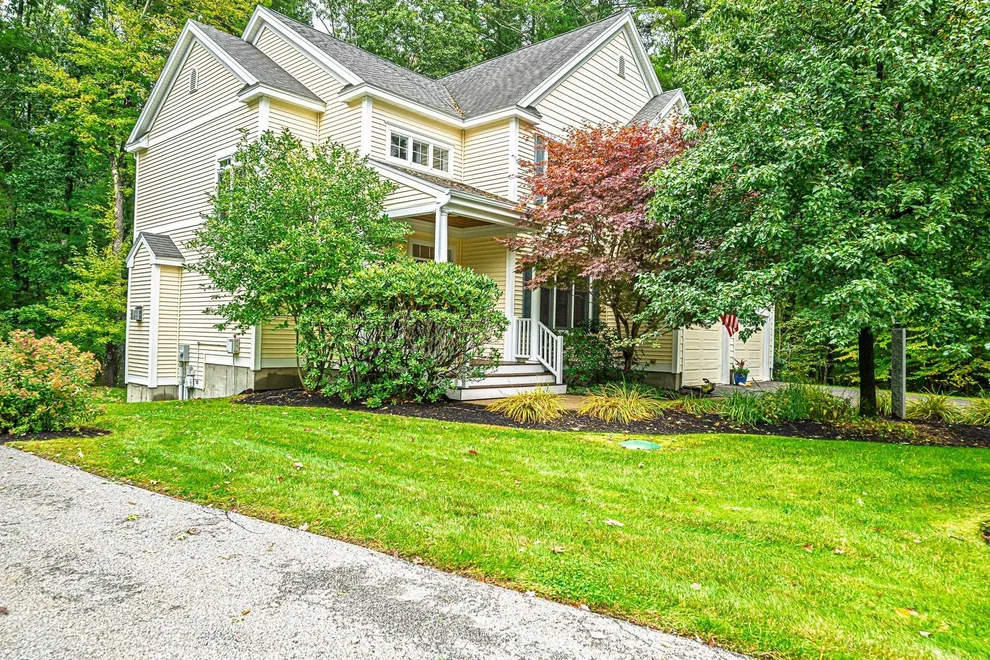 Unit for sale at 7 Drumlin, Stratham, NH 03885