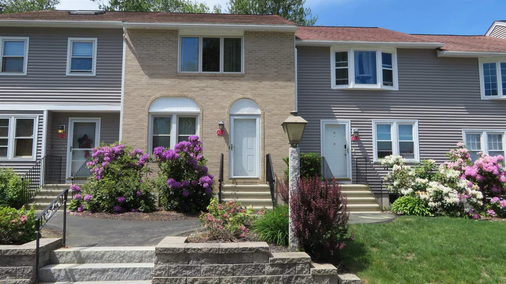 Unit for sale at 17 Oakwood, Goffstown, NH 03045