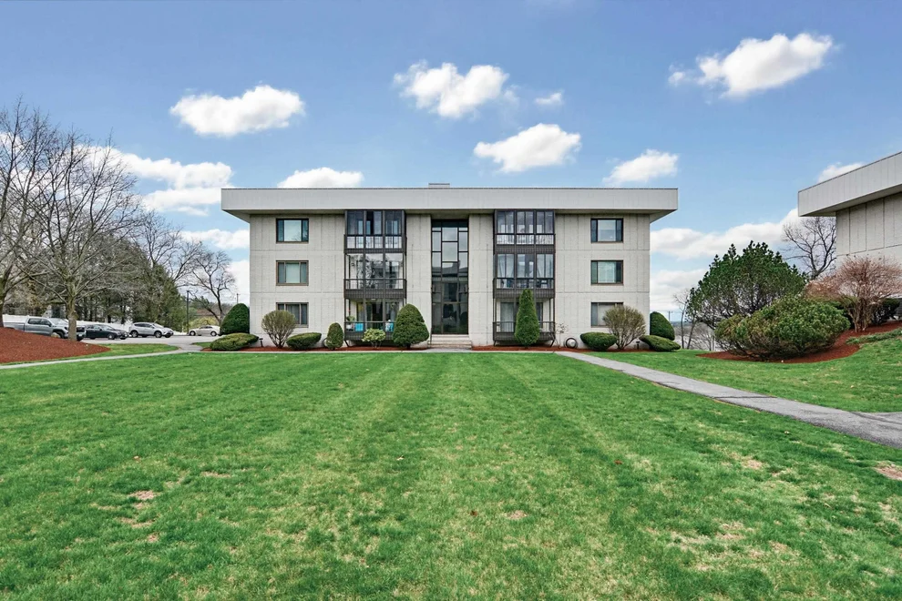 Unit for sale at 33 Spit Brook, Nashua, NH 03060