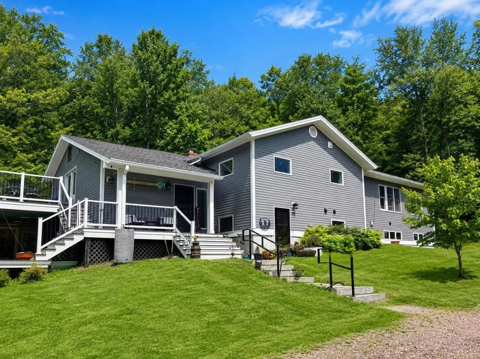 Unit for sale at 1093 East Hill, Richmond, VT 05477