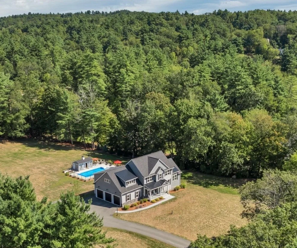 Unit for sale at 99 Hardy, Bedford, NH 03110