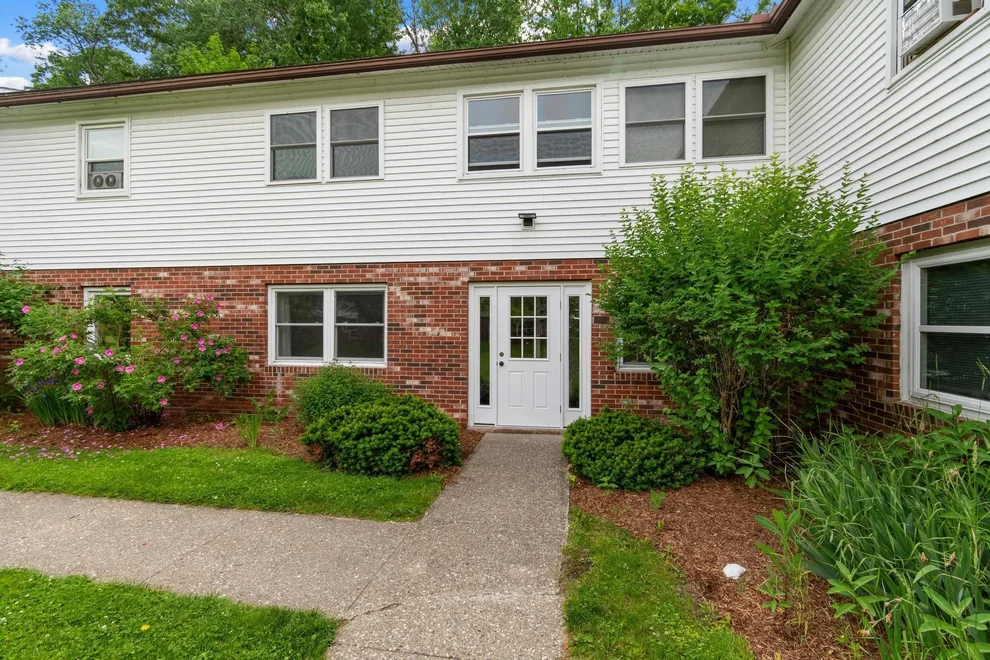 Unit for sale at 314 Sherwood, Essex Junction, VT 05452