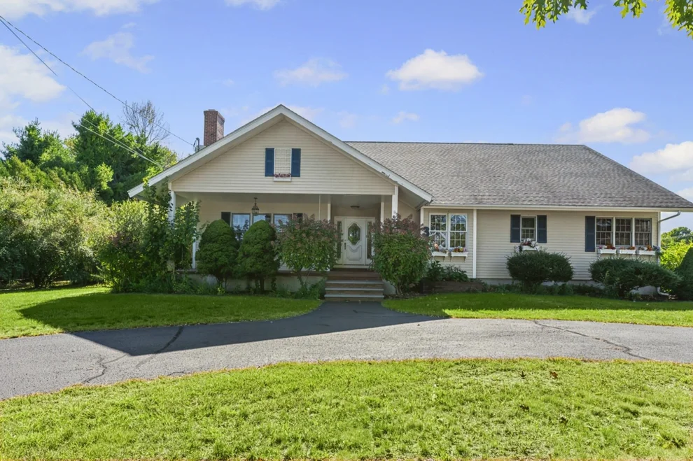 Unit for sale at 3 Stackpole, Somersworth, NH 03878