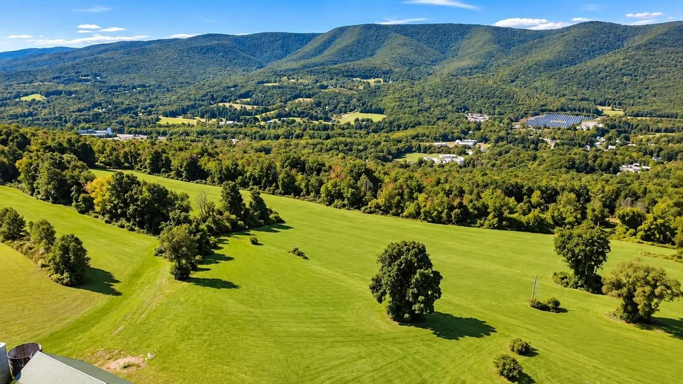 Unit for sale at 437 Pratt, Pownal, VT 05261