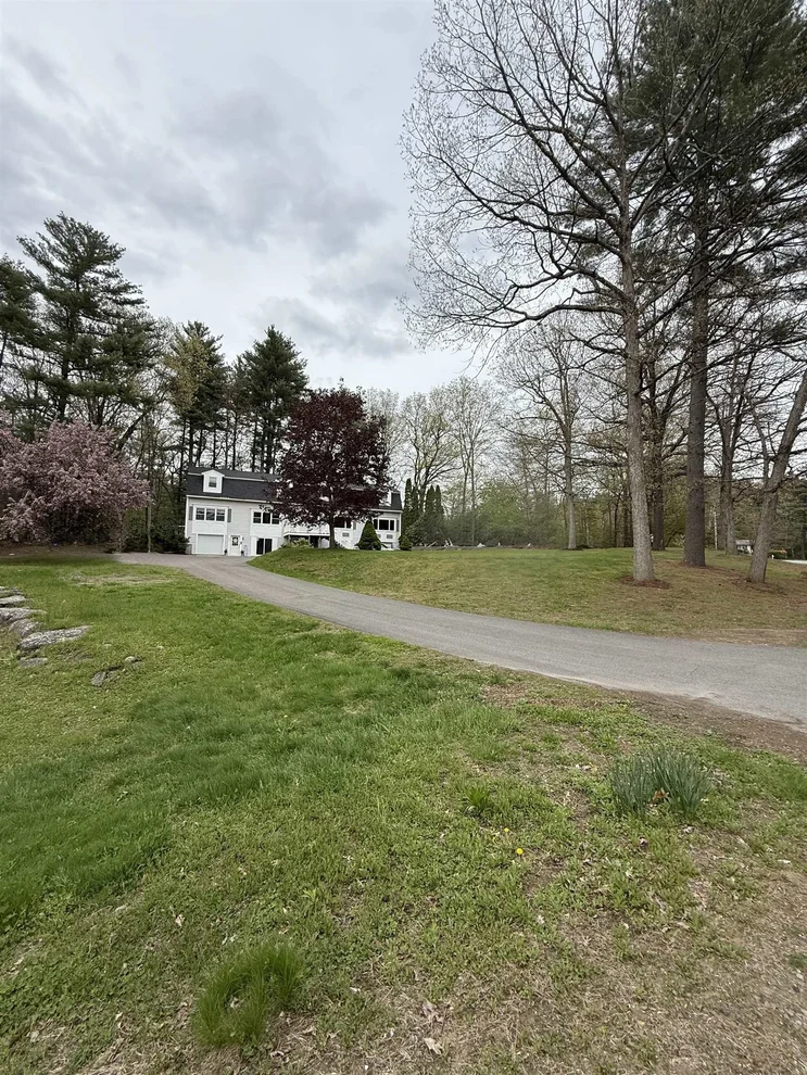 Unit for sale at 4 Sunset, Londonderry, NH 03053