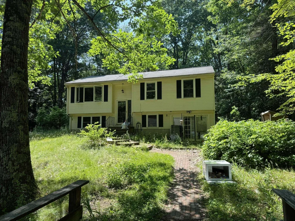Unit for sale at 6 Saddlepath, Raymond, NH 03077