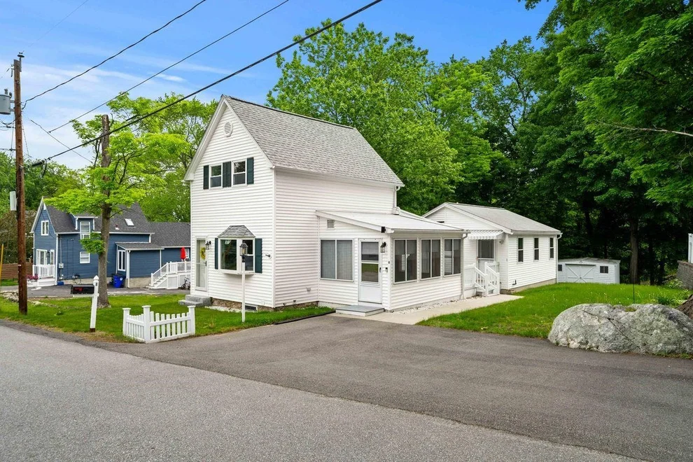 Unit for sale at 8 Maplewood, Goffstown, NH 03045