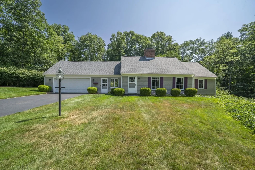 Unit for sale at 184 Nashua, Bedford, NH 03110
