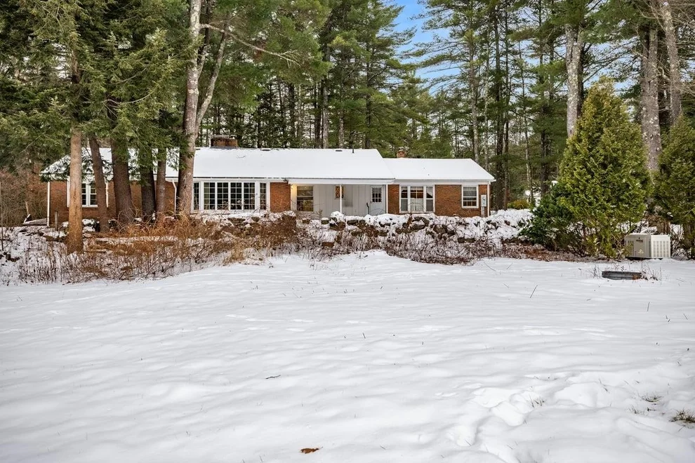 Unit for sale at 11 Strawberry Hill, Bedford, NH 03110