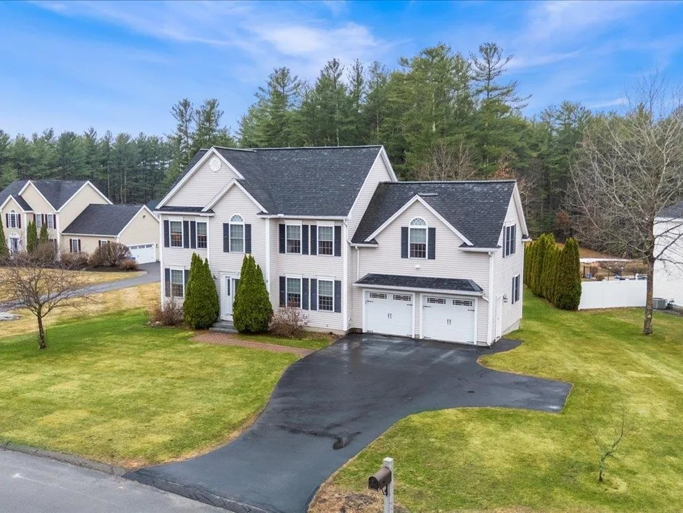 Unit for sale at 11 Tanager, Londonderry, NH 03053