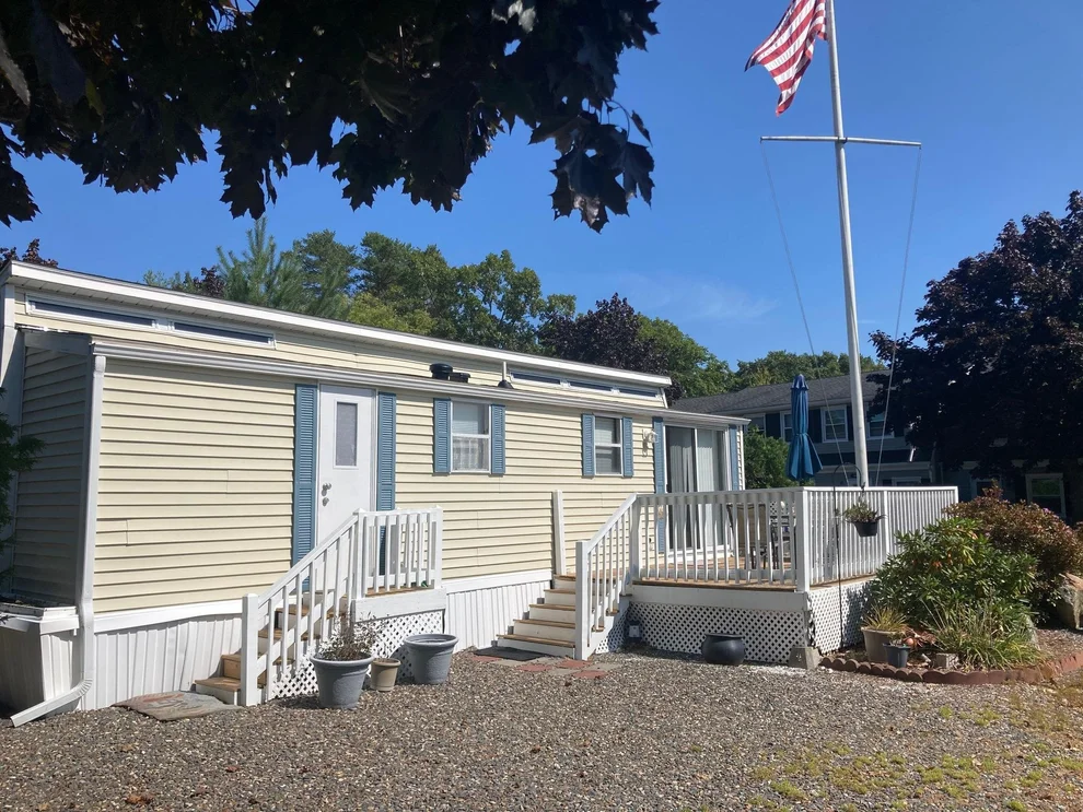 Unit for sale at 308 State Route 286, Seabrook, NH 03874