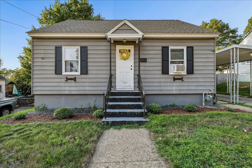 Unit for sale at 202 Holly, Manchester, NH 03103