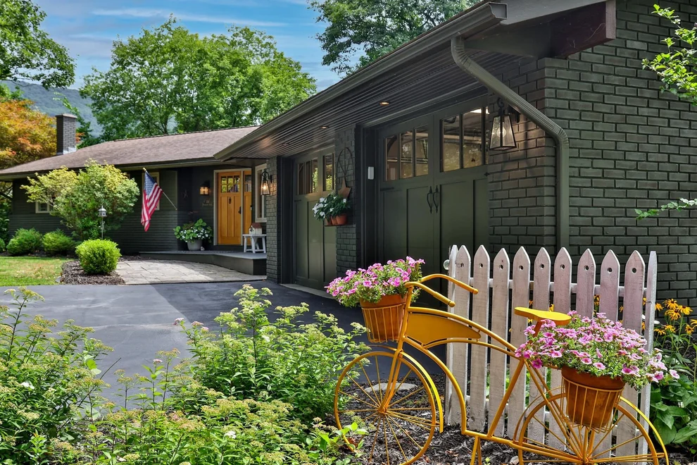 Unit for sale at 314 Killington, Rutland Town, VT 05701