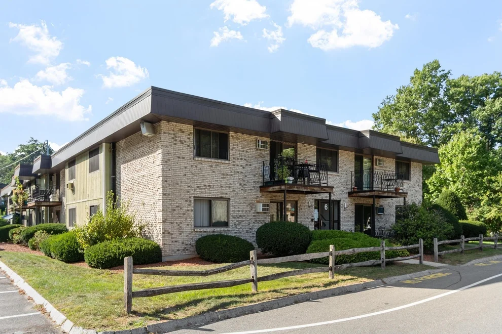 Unit for sale at 6 Strawberry Bank, Nashua, NH 03062