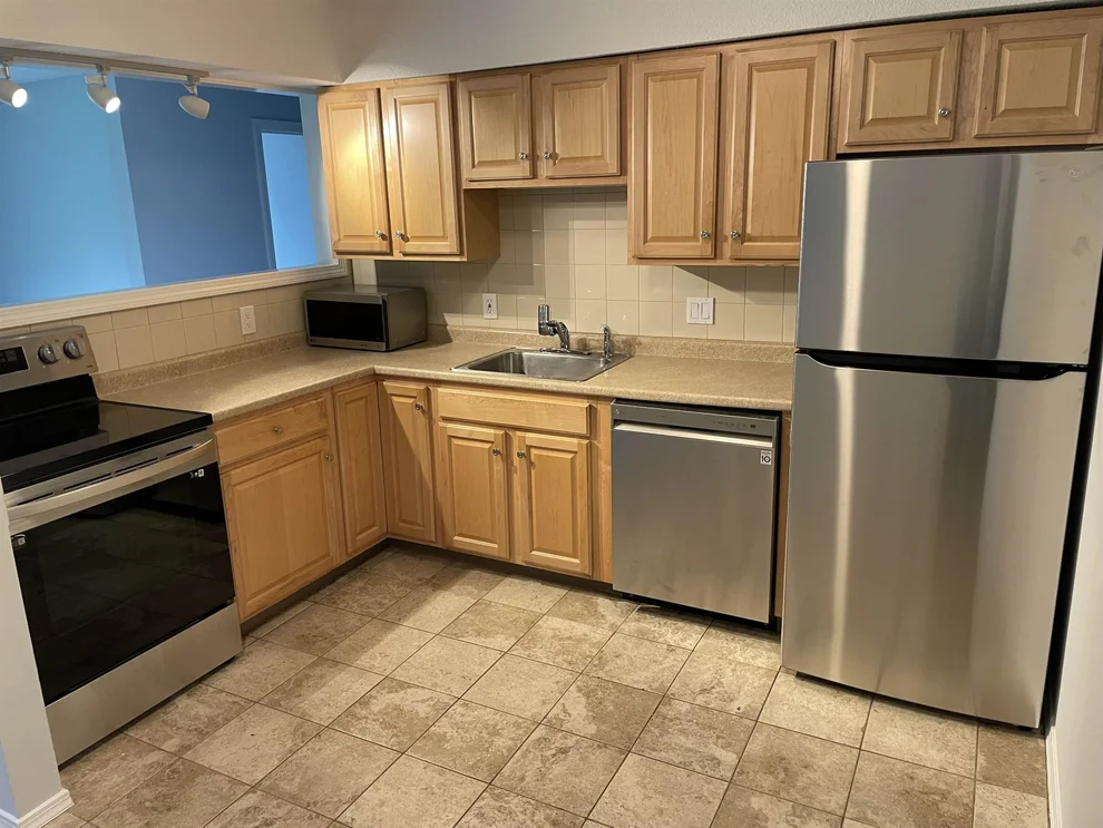 Unit for sale at 22 Mercury, Londonderry, NH 03053