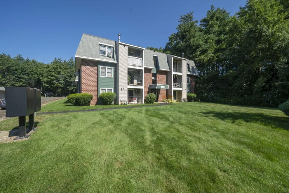 Unit for sale at 5 Knights Bridge, Nashua, NH 03063