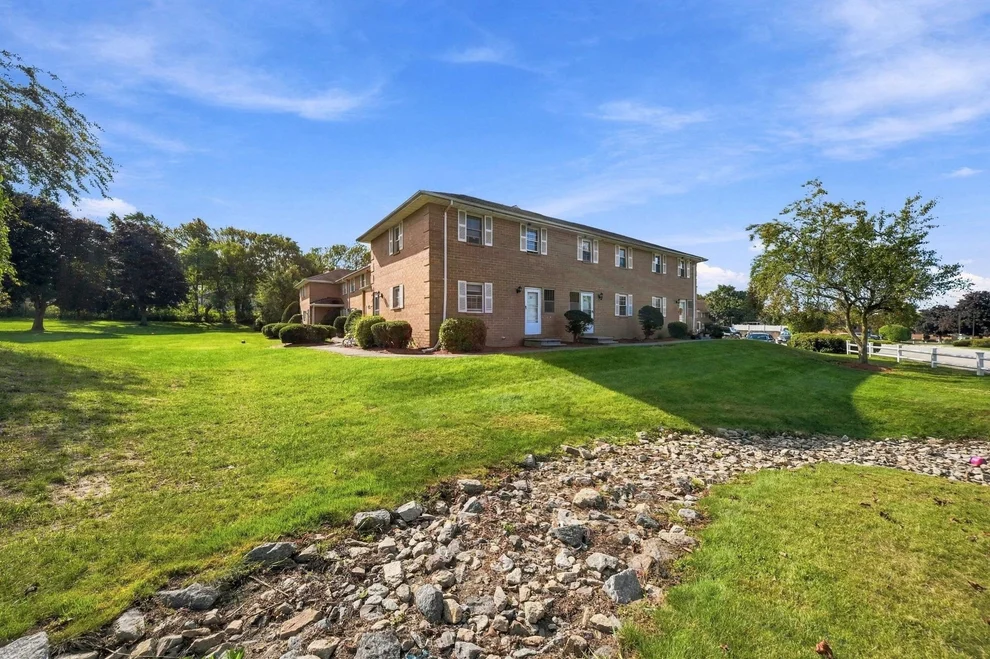 Unit for sale at 102 Elmwood, Hudson, NH 03051