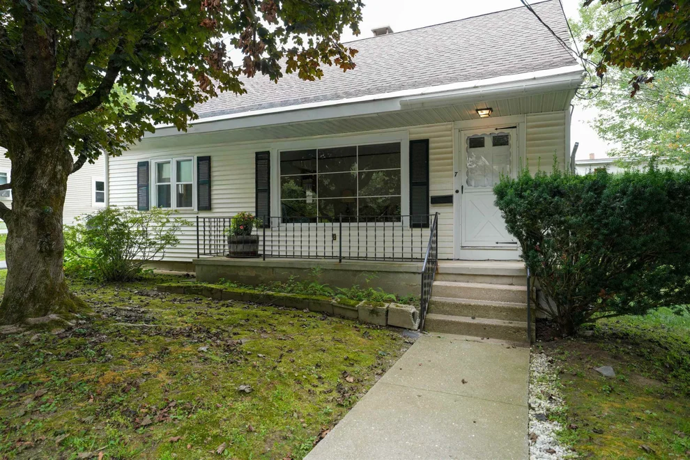 Unit for sale at 7 Hyde, Rockingham, VT 05101