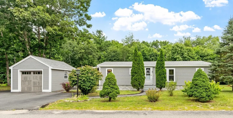 Unit for sale at 26 Country, Fremont, NH 03044
