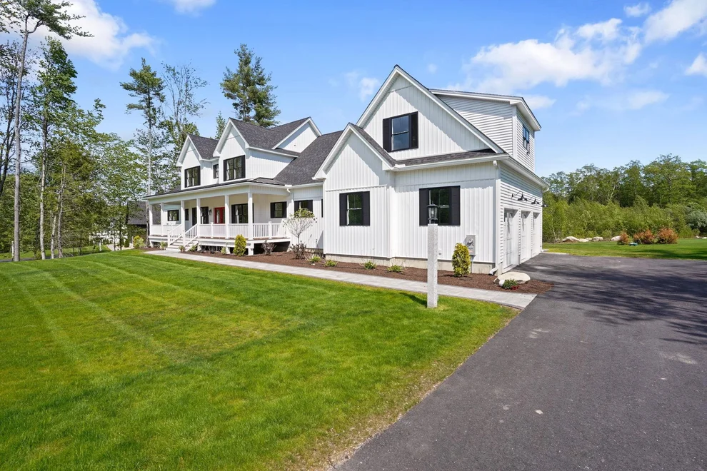 Unit for sale at 32 Colby Farm, Chester, NH 03036