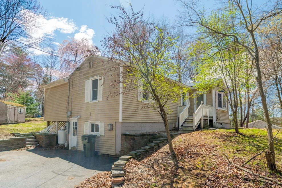Unit for sale at 10 Beacon, Londonderry, NH 03053