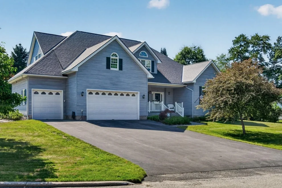 Unit for sale at 15 Tuttle Meadow, Rutland City, VT 05701