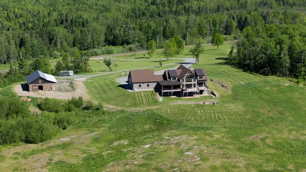 Unit for sale at 1276 Poginy Hill, Newport Town, VT 05857