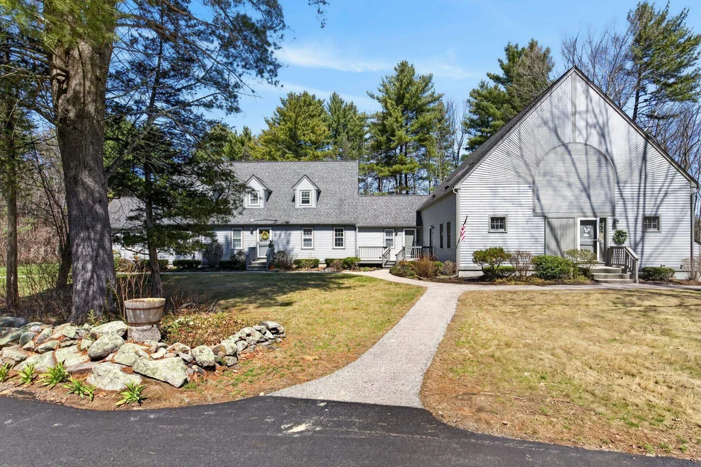 Unit for sale at 99 Glengarry, Stratham, NH 03885