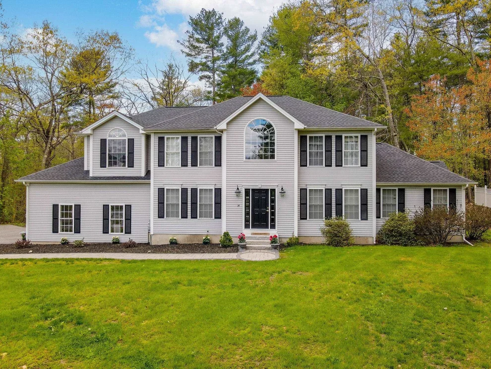 Unit for sale at 14 Cheshire, Londonderry, NH 03053