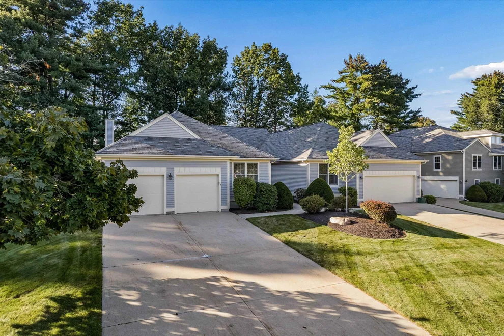 Unit for sale at 39 Saint Andrews, Bedford, NH 03110