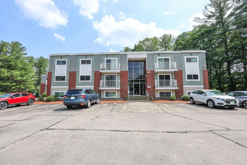 Unit for sale at 152 L Capitol Hill, Londonderry, NH 03053