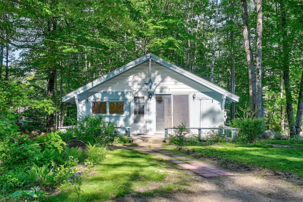 Unit for sale at 27 Ash, Conway, NH 03860